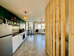 Kühlschrank, Mikrowelle, Ofen, Geschirrspüler