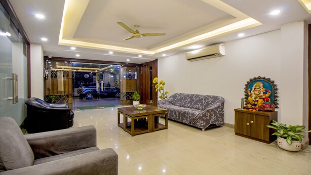 Reception - Treebo Royal Orbit, Metropoliton (Kolkata)