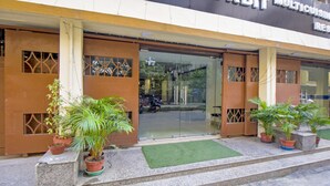 Property entrance - Treebo Royal Orbit, Metropoliton (Kolkata)