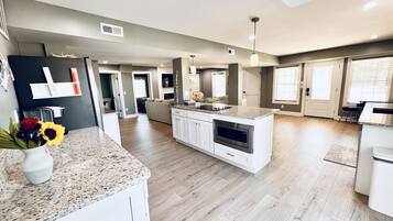 Fridge, microwave, stovetop, dishwasher