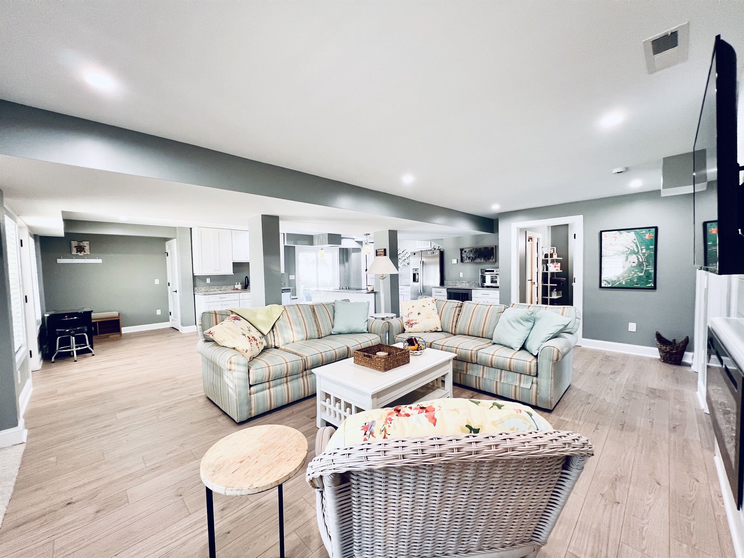 Smart TV, fireplace, video games