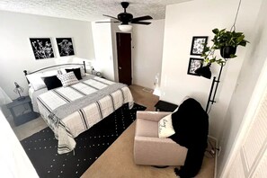 3 bedrooms, iron/ironing board, WiFi (free), bed sheets