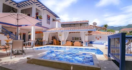 ¡Casa turística colonial con piscina privada en la rivera del río Cauca!