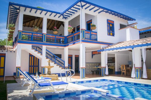 ¡Casa turística colonial con piscina privada en la rivera del río Cauca!