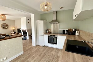 Fridge, microwave, oven, dishwasher