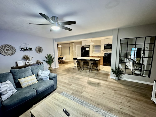 Siesta Beach Getaway - Minutes to Beach, Shops, Dining