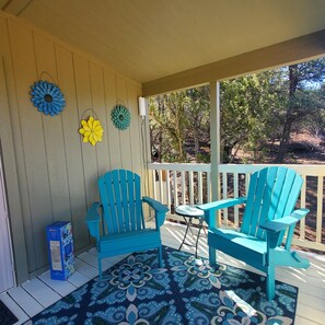 Terrace/patio - Dog friendly peaceful retreat for 2 (Concho)