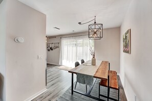 Dining - ~Best Location In West Palm Beach~Swimming Pool Oasis~Putting Green (West Palm Beach)