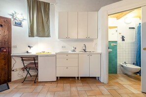 Shower, hair dryer, bidet - GuestHost - Cozy studio of 35 sqm located on the ground floor of a historic building of 1500 (a step to access), perfect for 1 person.The accommodation is located in the center (ZTL) in the heart of the historic city of Urbino. The accommodation enjoys a (Urbino)