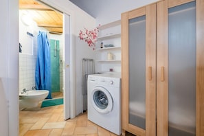 Dusche, Haartrockner, Bidet
