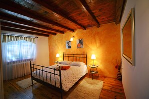 4 camere, una cassaforte in camera, Wi-Fi gratuito, lenzuola