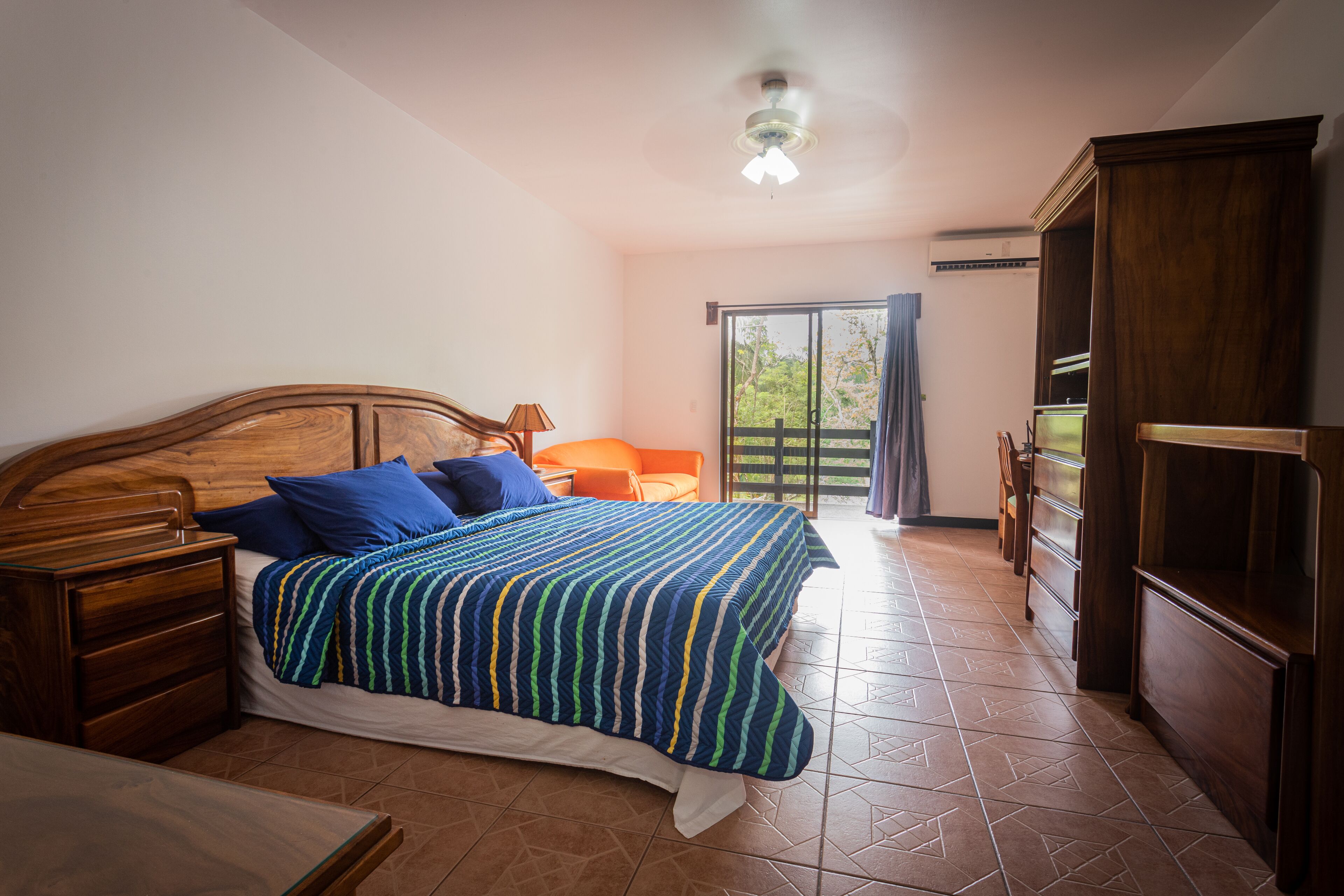 1 غرفة نوم ومكواة/لوح كي وواي فاي مجانًا