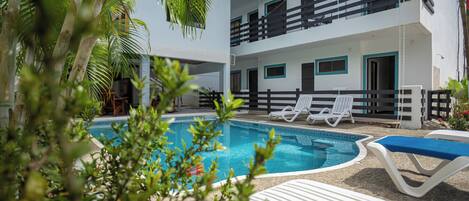 3 piscinas al aire libre, sillones reclinables de piscina