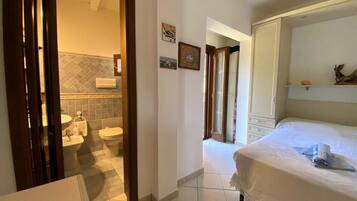 3 camere, ferro/asse da stiro, Wi-Fi gratuito, lenzuola