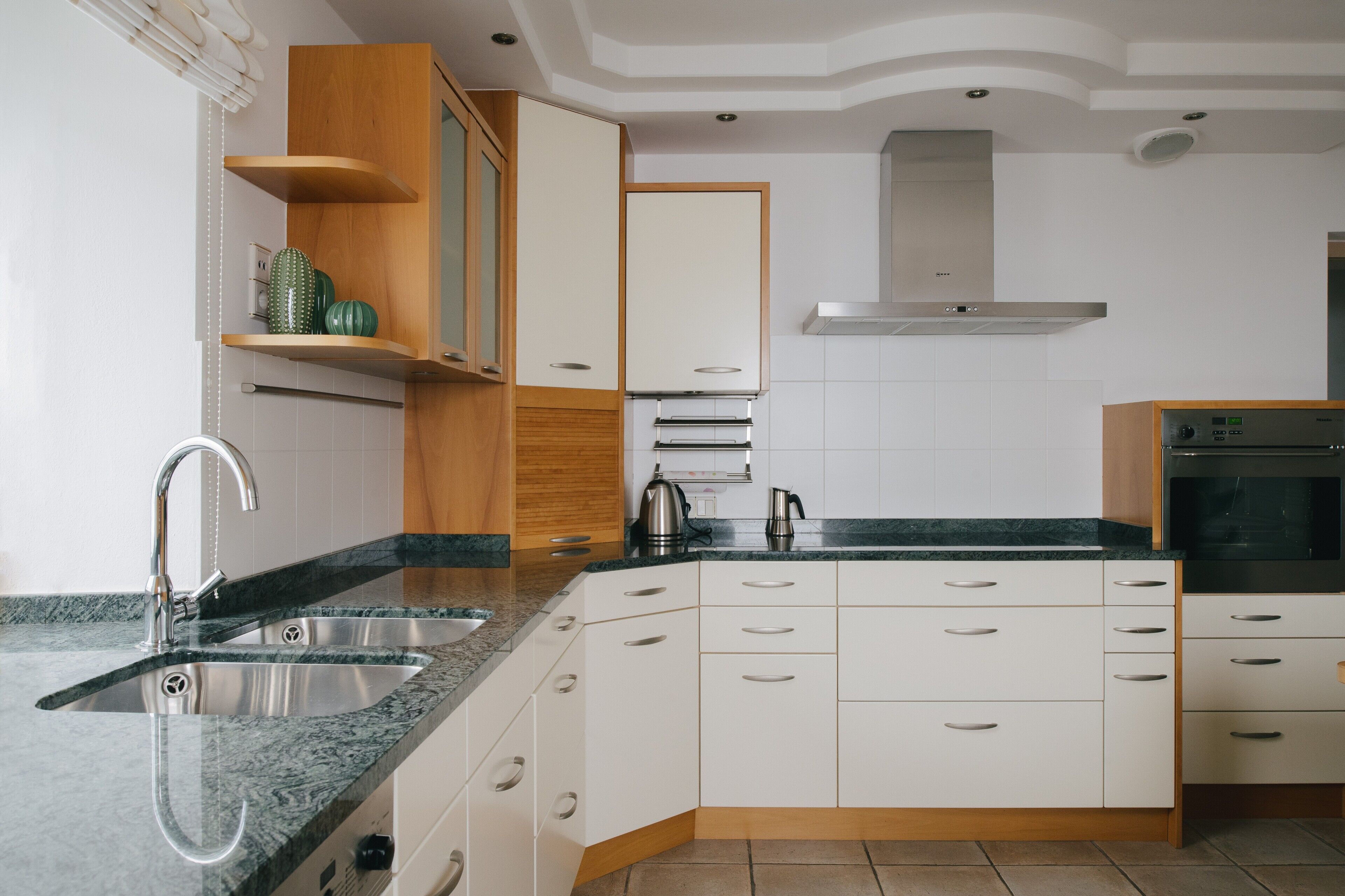 Frigorifero, forno, piano cottura, lavastoviglie