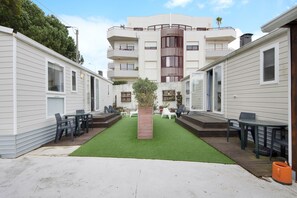 Outdoor dining - Mobile Home "Villa Granja Sol 1" with Shared Garden & Wi-Fi (São Felix da Marinha)