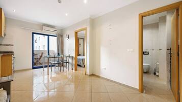 1 habitación, wifi gratis y ropa de cama