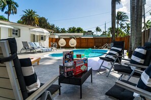 A heated pool - Family Fun Villa | Heated Pool | Arcade & Ping Pong | BBQ | Near Hollywood Beach (Hollywood)