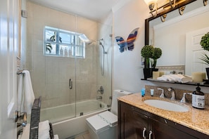 Hair dryer, towels - Family Fun Villa | Heated Pool | Arcade & Ping Pong | BBQ | Near Hollywood Beach (Hollywood)