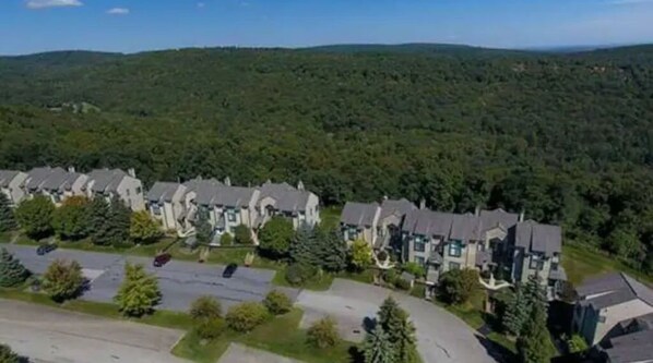 Exterior - Right on 7 Springs Property, Newly Remodeled, 3 Bed, 3Bath Condo. (Champion)