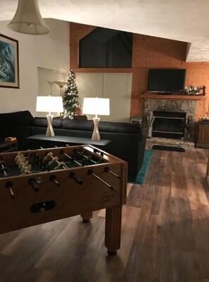 Games room - Right on 7 Springs Property, Newly Remodeled, 3 Bed, 3Bath Condo. (Champion)