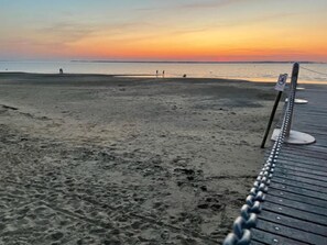 Beach nearby - Holiday Home 'Villa Entre Océan Et Pinède' with Private Terrace, Private Garden and Wi-Fi (La Tremblade)