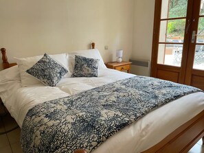 4 habitaciones, tabla de planchar con plancha y wifi gratis 