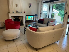 Fernseher, Tischtennisplatte