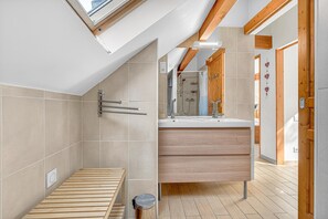 Dusche, Haartrockner, Handtücher