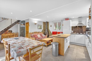 A modern kitchen with white cabinets, a wooden island, and a built-in stove. - Chalet "Ma Bonne Etoile" with Mountain View, Private Terrace and Wi-Fi (Méolans-revel)