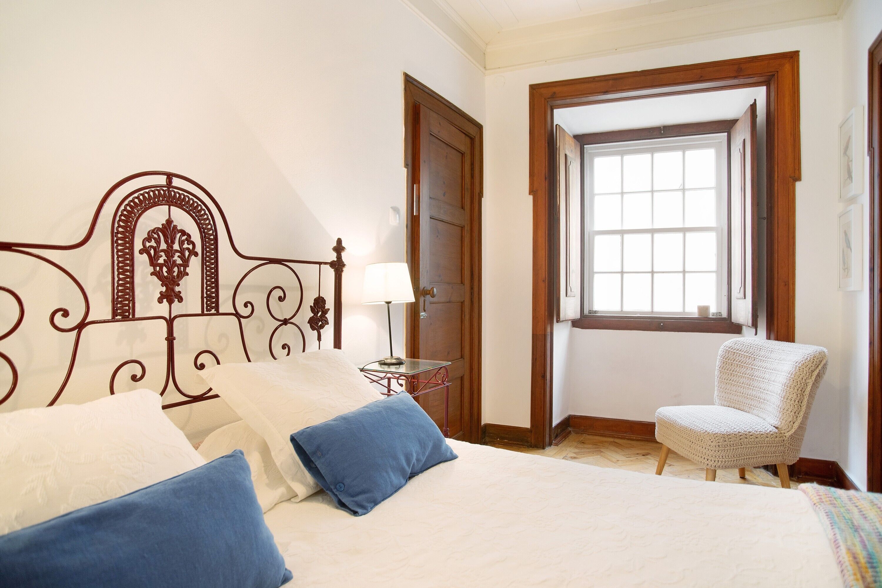 4 habitaciones, tabla de planchar con plancha y wifi gratis 