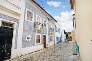 Exterior - Vacation Home "São Martinho All The Best" with Sea View, Shared Pool & Wi-Fi (São Martinho do Porto)