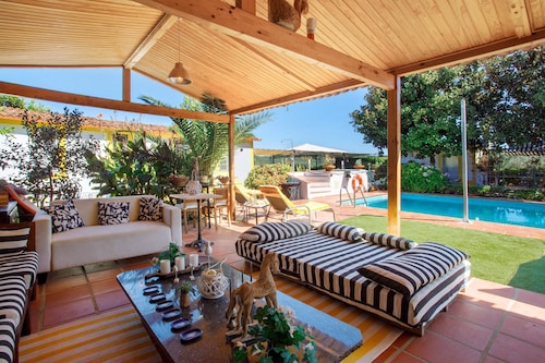 Holiday Home "Casa Do Campo Dornes Um" with Shared Pool, Shared Garden & Wi-Fi