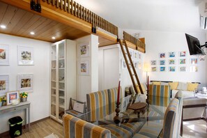 Interior - Holiday Home "Casa Do Campo Dornes Um" with Shared Pool, Shared Garden & Wi-Fi (Paio Mendes)