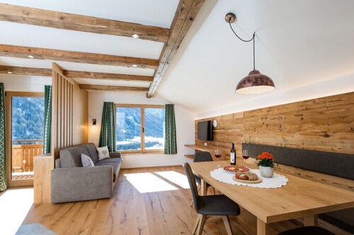 Holiday Apartment 'Ausserharmerhof Wiesenglück' with Mountain View, Shared Garden and Wi-Fi