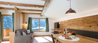 Holiday Apartment 'Ausserharmerhof Wiesenglück' with Mountain View, Shared Garden and Wi-Fi