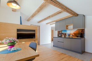 Dining - Holiday Apartment 'Ausserharmerhof Himmelreich' with Mountain View, Shared Garden and Wi-Fi (Val Casies)