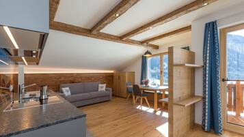 TV, tavolo da ping pong