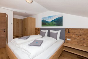 1 slaapkamer, een strijkplank/strijkijzer, gratis wifi, beddengoed