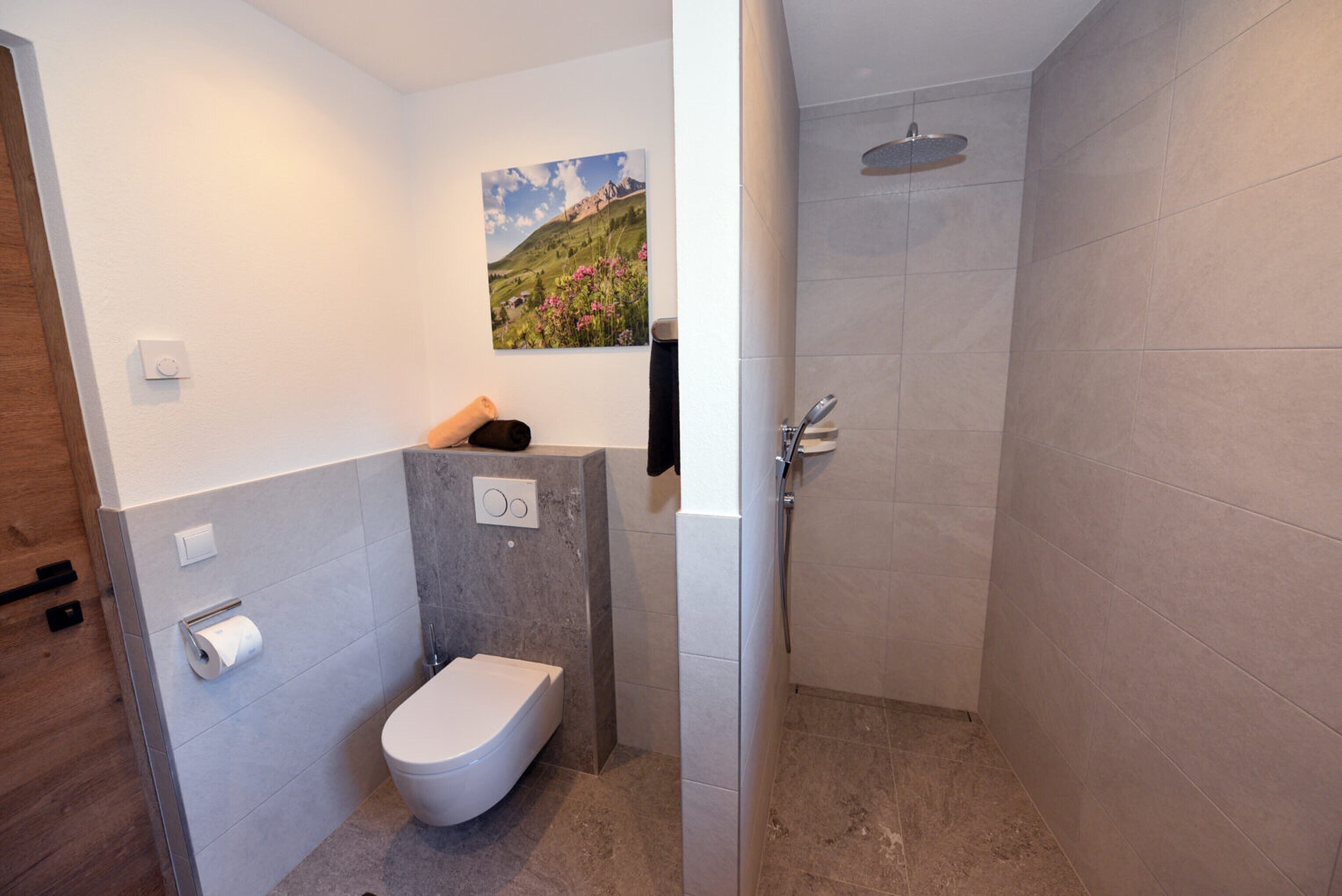 Dusche, Haartrockner, Handtücher