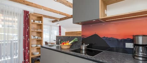 Fridge, microwave, stovetop, dishwasher