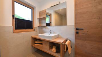 Bruser, hårtørrer, håndklæder