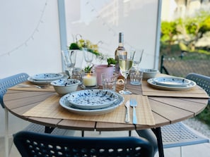 Outdoor dining - Apartment 'Le Jasmin' with Private Terrace, Wi-Fi and Air Conditioning (Nice)
