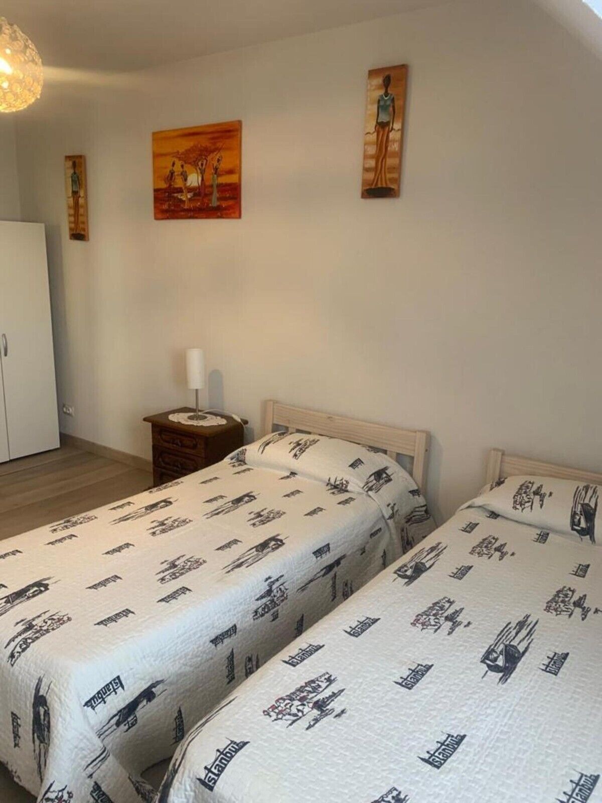 3 bedrooms, iron/ironing board, free WiFi, bed sheets