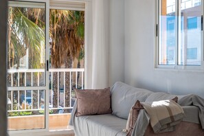 TV - 'Pleamar 23' Apartment with Sea Views, Wi-Fi, and Air Conditioning (Torrevieja)