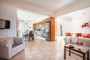 TV - Country House 'White Pearl Apolakkia 2' with Shared Pool, Shared Terrace and Wi-Fi (Rhodes)