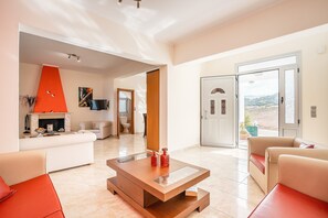 TV - Country House 'White Pearl Apolakkia 2' with Shared Pool, Shared Terrace and Wi-Fi (Rhodes)