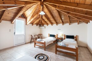 3 chambres, fer et planche à repasser, Wi-Fi gratuit, draps fournis