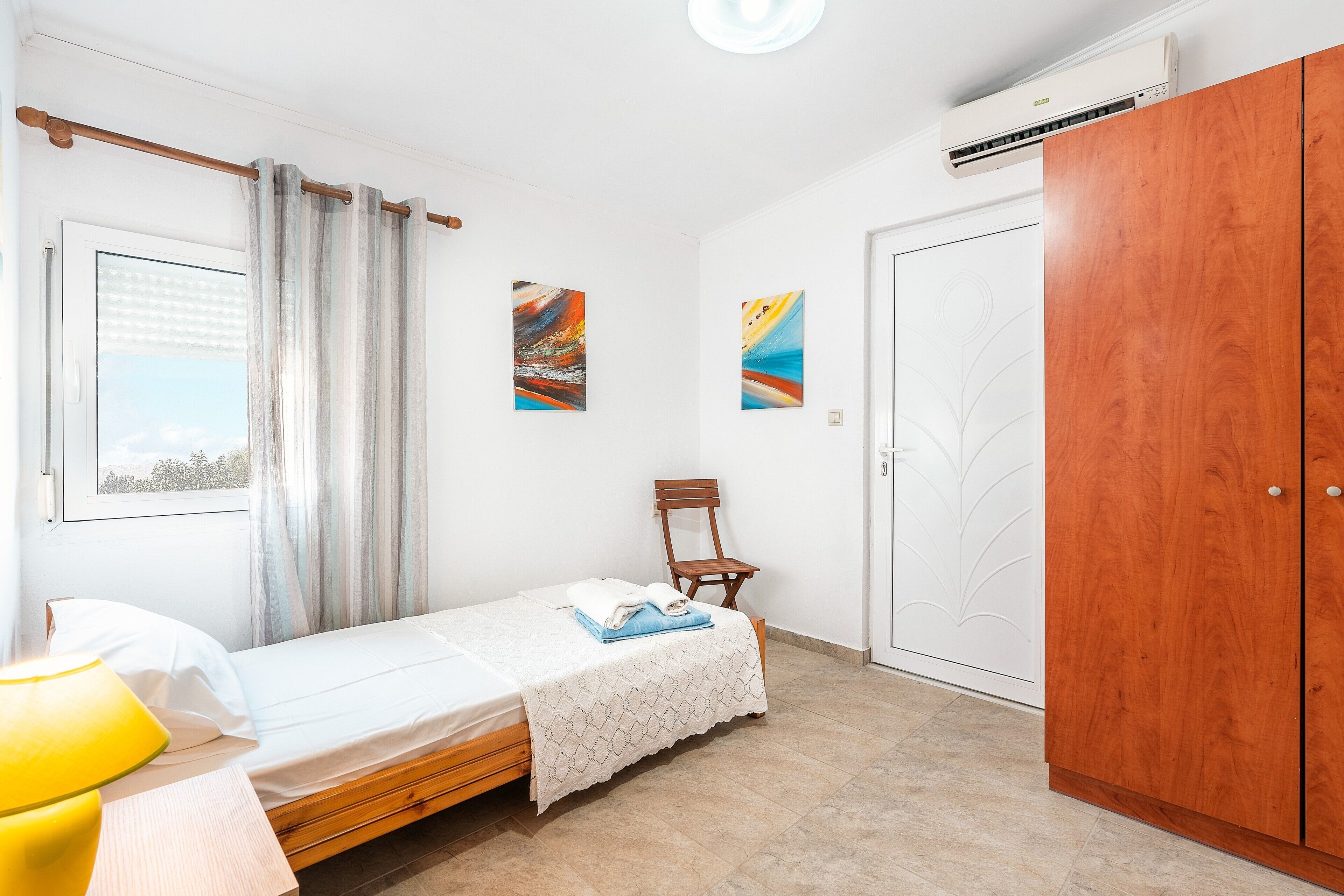 3 bedrooms, iron/ironing board, free WiFi, bed sheets