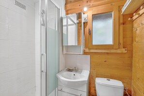 Ducha, artículos de tocador gratuitos, secador de pelo, toallas